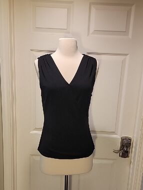 Black TAHARI sleevless Top.